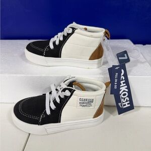 NWT OSH  Kosh B'gosh Shoes Boys 7 Casual Sneaker White and Navy Khaki
Size :7